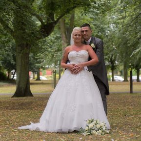 Couple Peoples Park Grimsby wedding photographer garystafford.co.uk
