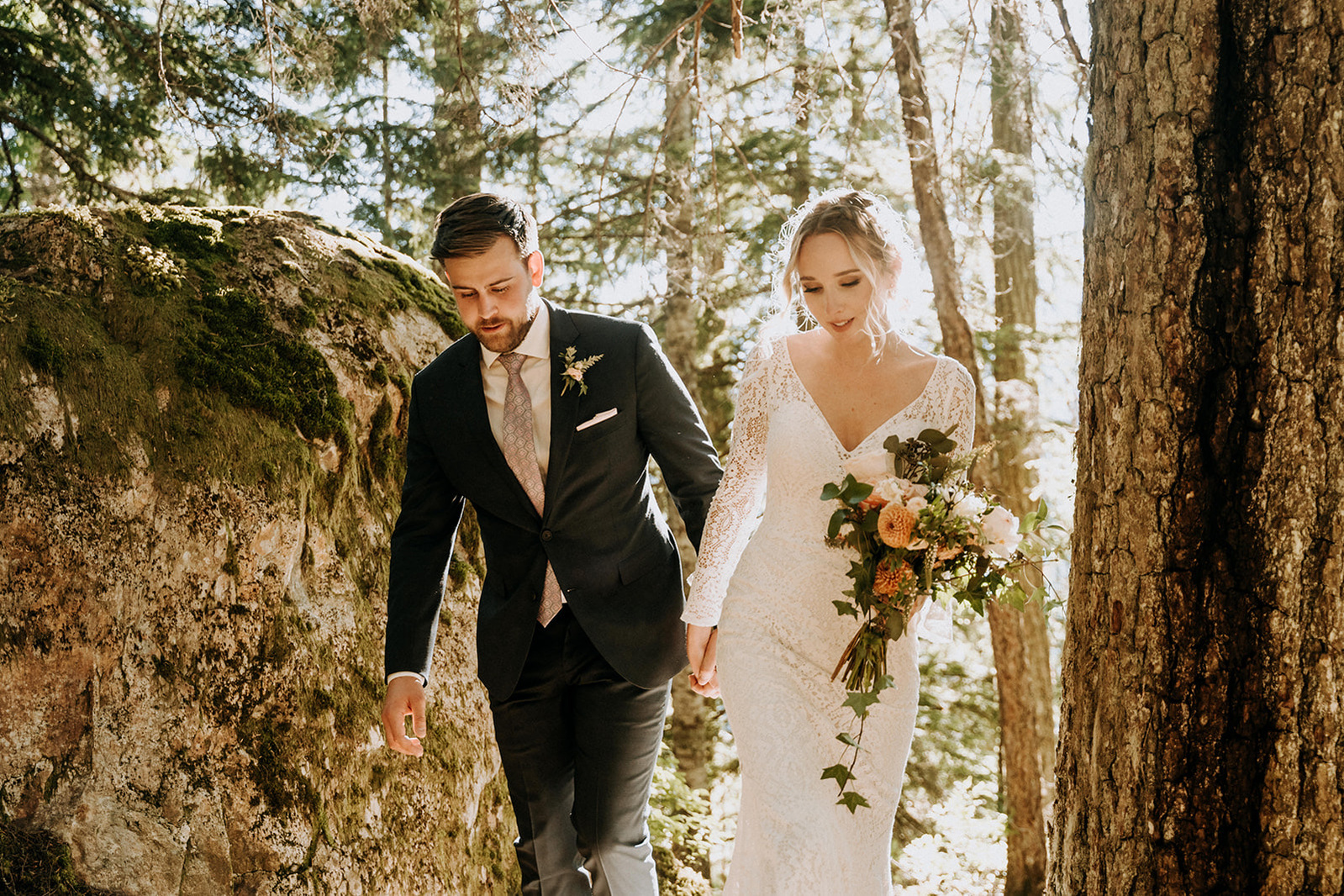 Photo by Tara Lilly
Squamish wedding venue, the perfect location. Wedding officiant, wedding celebrant and hair and make up artist in Squamish. 