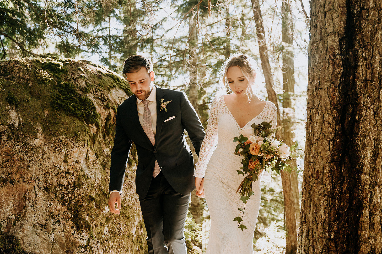 Photo by Tara Lilly
Squamish wedding venue, the perfect location. Wedding officiant, wedding celebrant and hair and make up artist in Squamish. 