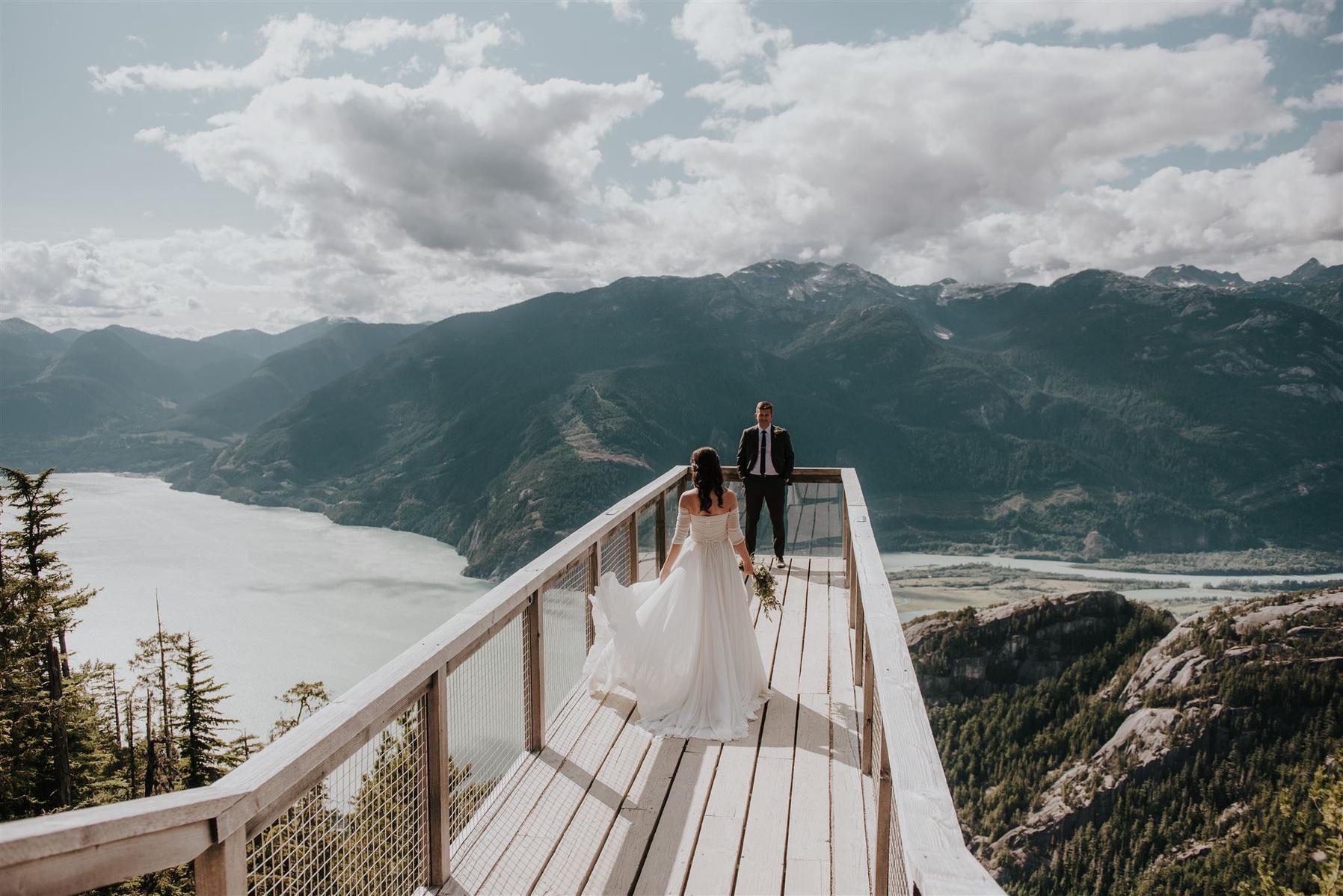 Squamish wedding venue, the perfect location. Wedding officiant, wedding celebrant and hair and make up artist in Squamish. 