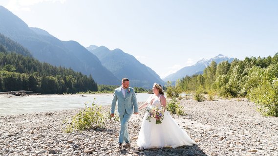 Bride and groom portraits by the beach in Squamish BC 
elopement Squamish
Squamish Photographer: Nicole Erin photography