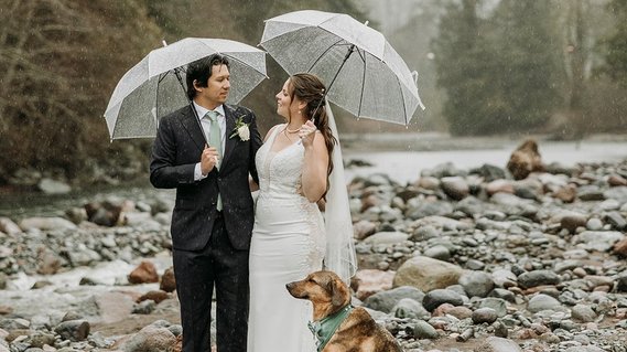 Bride and groom photos under the rain 
west coast wedding
Photography Leah Kathryn
