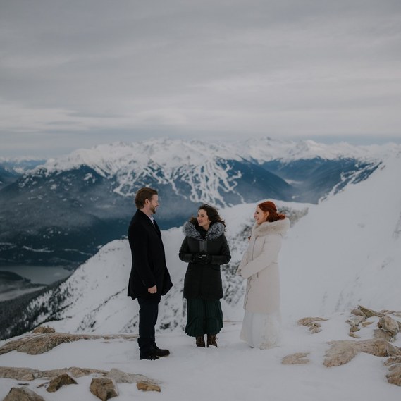 Helicopter elopement on Rainbow Mountain in December.
Mountain top wedding ceremony
Photography Logan Swayze
Transportation: Blackcomb Helicopter