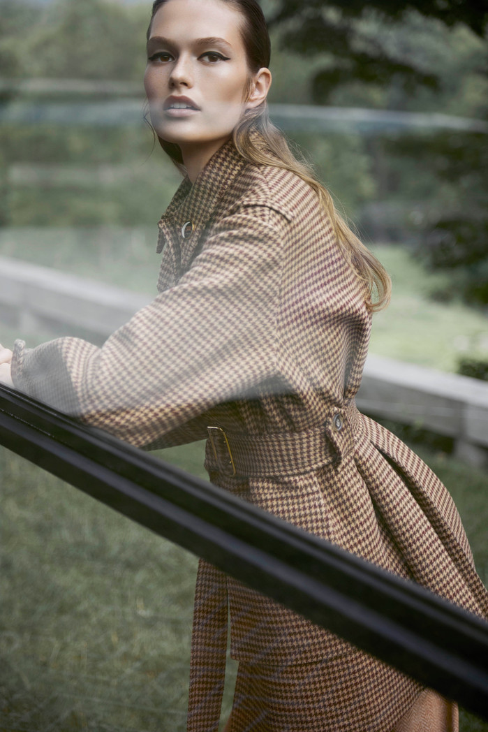 Dasha Maletina @ The Lions photography by Karim Tabar