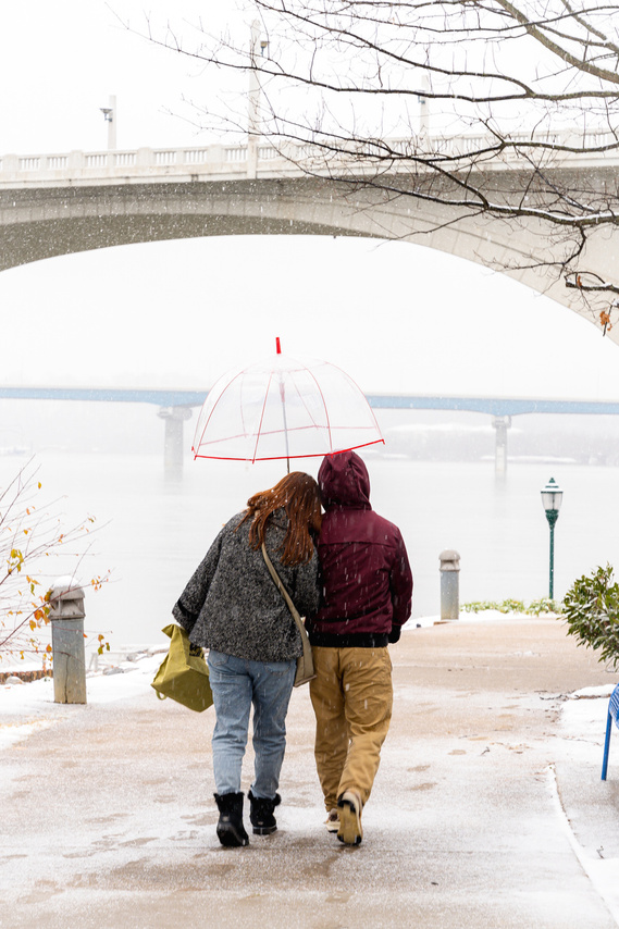 Coolidge Park Snow Day, Couple Enjoying winter snow in Chattanooga