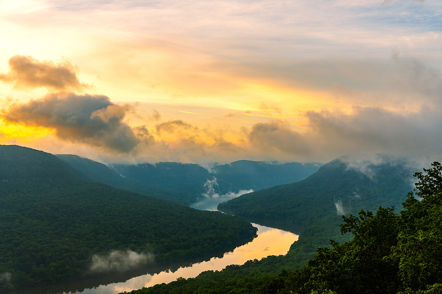 Sunrise at Snoopers Rock with golden sky, misty clouds, and winding Tennessee River through green mountains – Chattanooga nature landscape photography