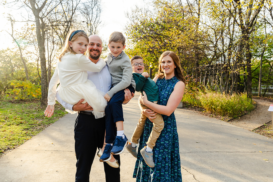 Family portrait photography at Renaissance Park 