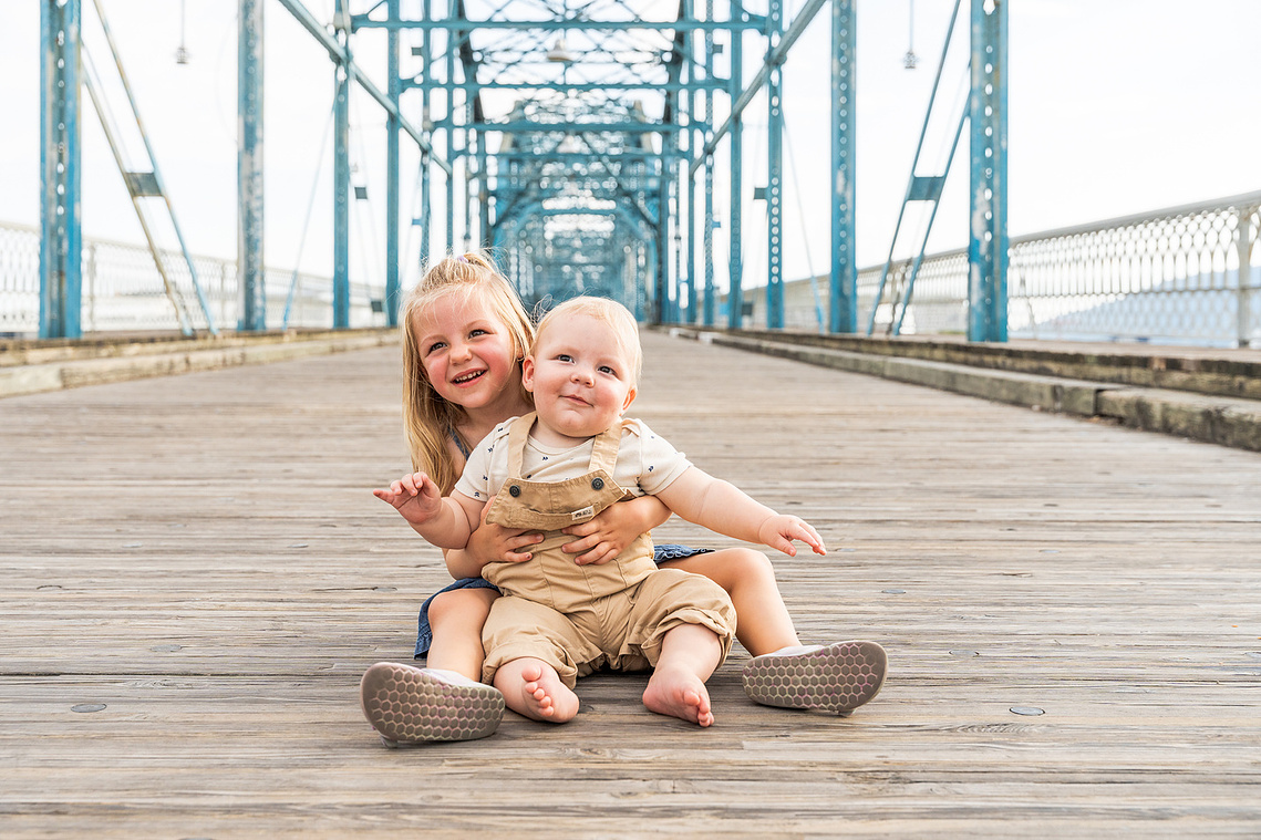 Chattanooga family photography, Walnut Street Bridge photoshoot, Chattanooga photographer.