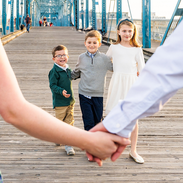 Family portrait photography at Walnut Street Bridge