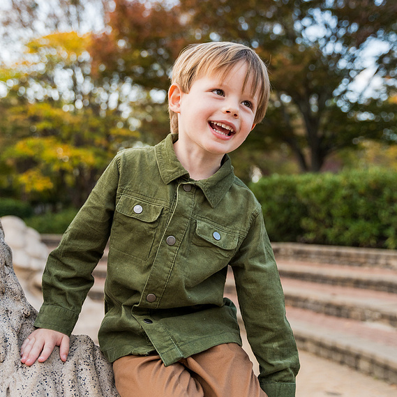 Kids playing near the Coolidge Park fountain, capturing joyful moments during a family photo session. Chattanooga family photographer
