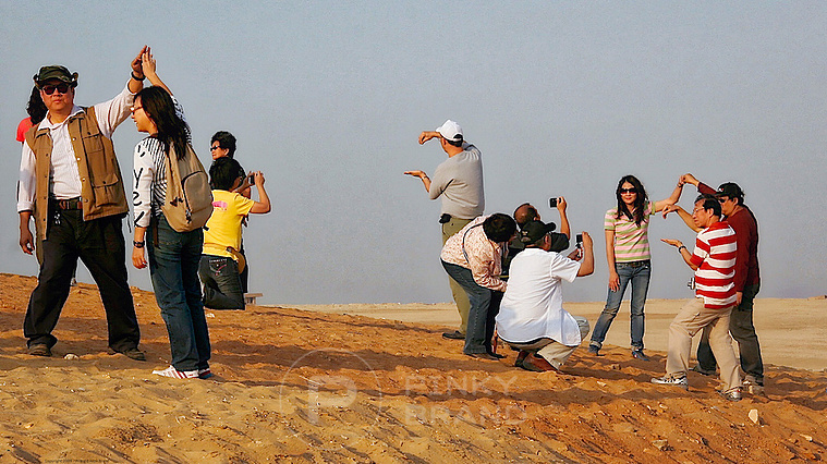 Making contact at The Pyramids of Giza, Egypt. [Copyright 2008-2018 by Pinky Brand Photography] 
