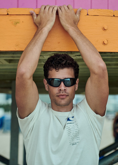 guy-wearing-sunglasses-miami-beach-shot-by-matthew-stansfield