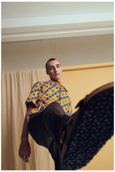 guy-shaved-head-foot-shot-by-matthew-stansfield