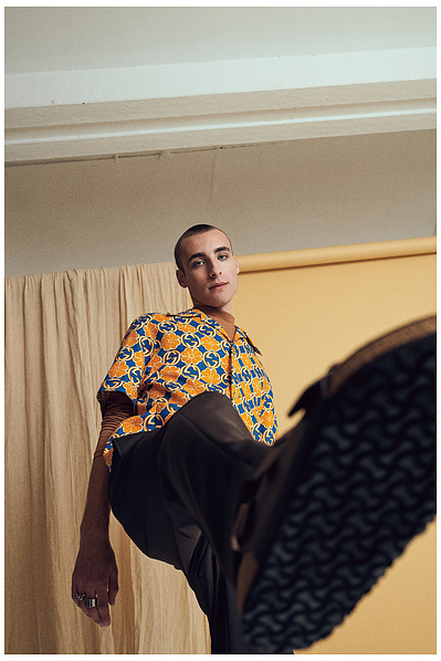 guy-shaved-head-foot-shot-by-matthew-stansfield