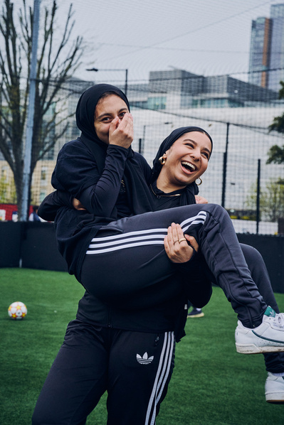 muslim-girls-footballers-hijabs-holding-shot-by-matthew-stansfield