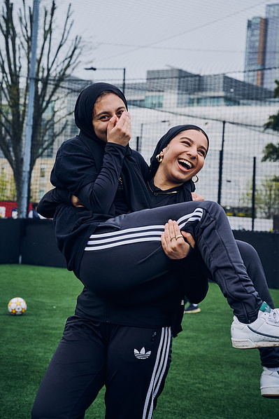 muslim-girls-footballers-hijabs-holding-shot-by-matthew-stansfield