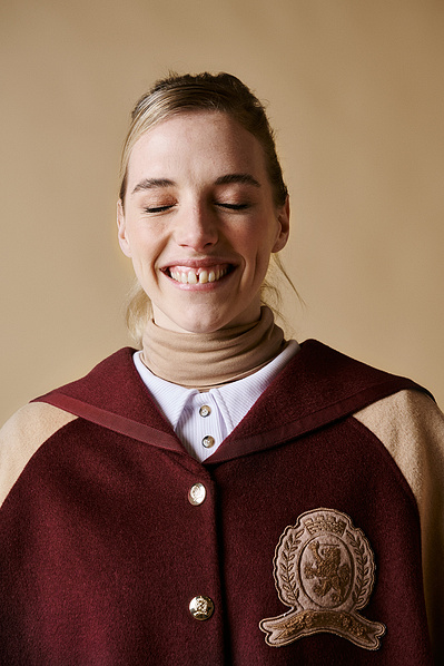 closeup-portrait-girl-model-laughing-studio-photography-by-matthew-stansfield