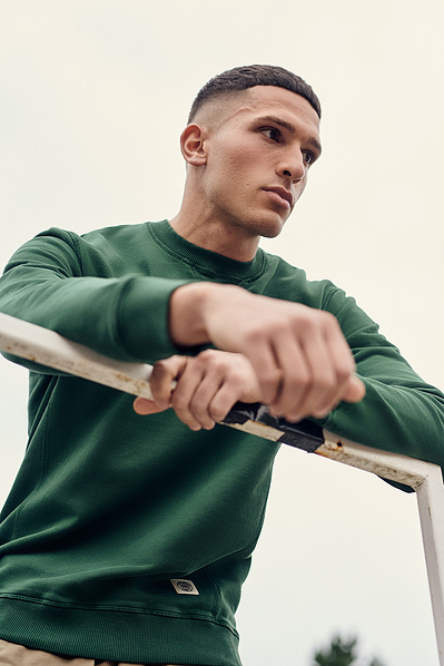 guy-leaning-resting-casual-shot-by-matthew-stansfield