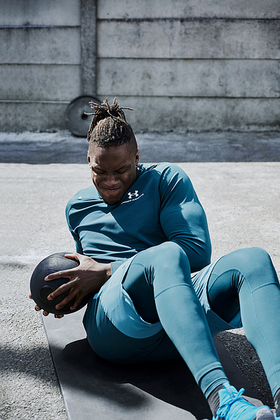 Maro-Itoje-under-armour-ball-training-photography-by-matthew-stansfield