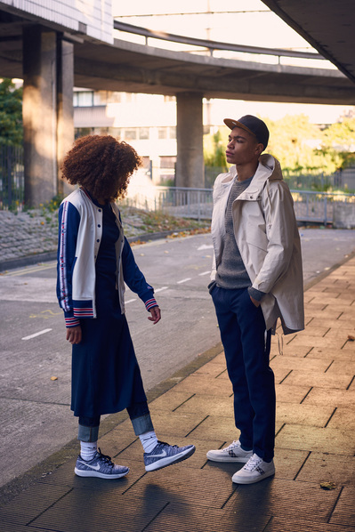 couple-mates-waiting-outside-shot-by-matthew-stansfield
