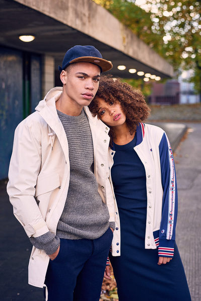 couple-friends-leaning-shot-by-matthew-stansfield