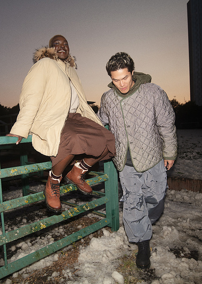 couple-hanging-out-dr-martens-gate-snow-shot-by-matthew-stansfield