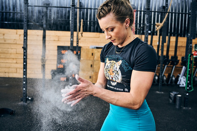 girl-athlete-gym-weightlifter-powder-chalk-shot-by-matthew-stansfield