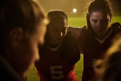 under-armour-girls-players-huddle-football-pitch-photo-by-matthew-stansfield