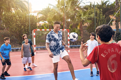 jacamo-jermaine-jenas-playing-football-kids-shot-by-matthew-stansfield