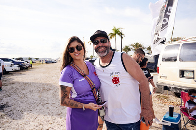 smiling-couple-game-shot-by-matthew-stansfield