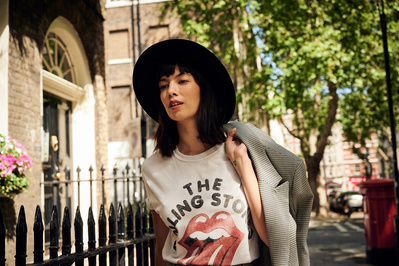 girl-hat-street-london-railings-tweed-rolling-stones-photography-by-matthew-stansfield