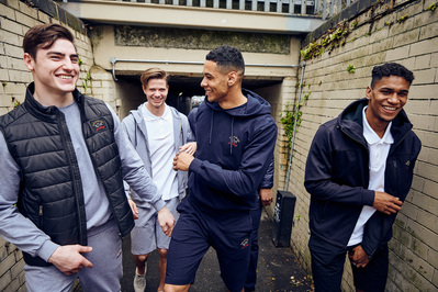 group-lads-laughing-subway-paul-shark-photography-by-matthew-stansfield