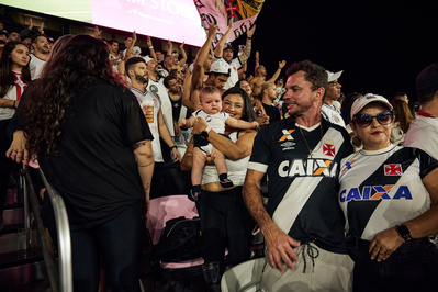 baby-mother-game-football-fans-shot-by-matthew-stansfield
