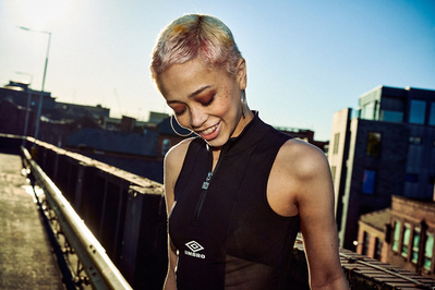 girl-smiling-freckles-sunset-shot-by-matthew-stansfield