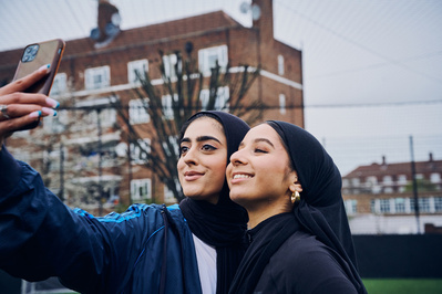 muslim-girls-footballers-hijabs-selfie-shot-by-matthew-stansfield