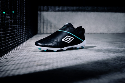 football-boot-umbro-medusae-shadow-cage-shot-by-matthew-stansfield