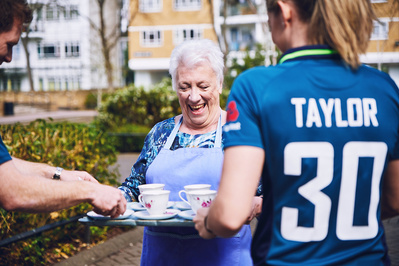 tealady-serving-tea-cricketers-shot-by-matthew-stansfield