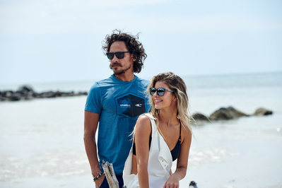 couple-smiling-sunglasses-beach-shot-by-matthew-stansfield