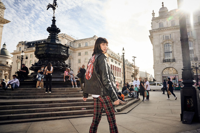 girl-leather-jacket-piccadilly-square-rolling-stones-photography-by-matthew-stansfield