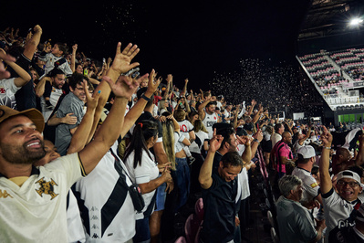 football-crowd-game-fans-shot-by-matthew-stansfield