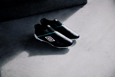 pair-football-boots-umbro-medusae-shadow-shot-by-matthew-stansfield