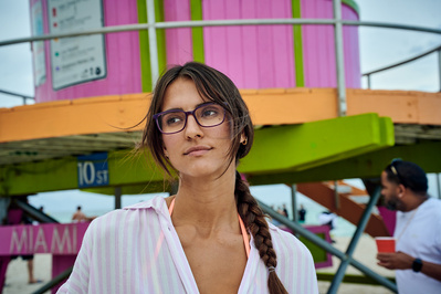 girl-wearing-glasses-miami-beach-shot-by-matthew-stansfield