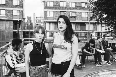 girls-skaters-skateboard-skatepark-shot-by-matthew-stansfield