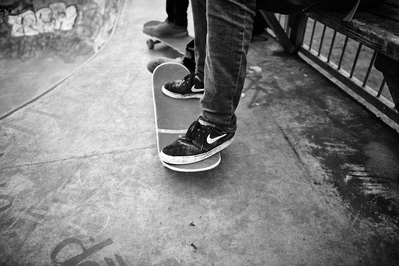 skaters-skateboard-skating-skatepark-by-matthew-stansfield