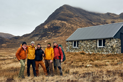 walker-friends-isle-of-skye-bothy-photography-by-matthew-stansfield