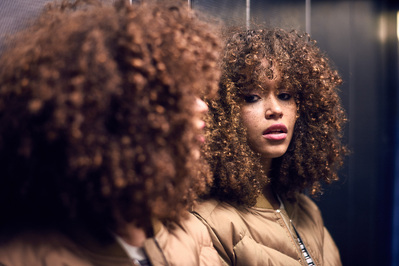 girl-afro-reflection-mirror-lift-shot-by-matthew-stansfield