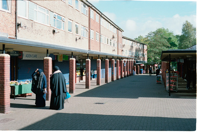 muslim-women-flats-shopping-centre-shot-by-matthew-stansfield