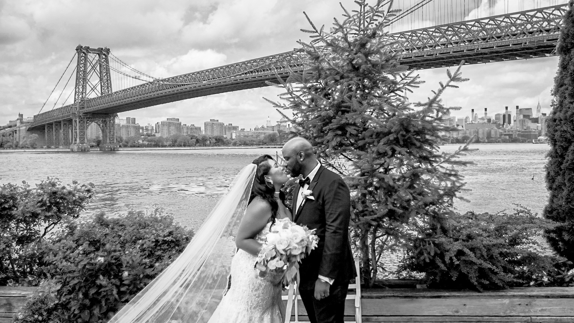 David and Amanda Wedding Photos at Giando on the Water Wedding Kiss under the bridge