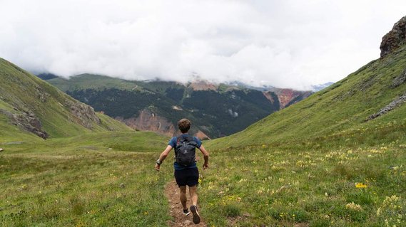 Dakota Jones, founder of Footprints, descends from Columbine Lake.