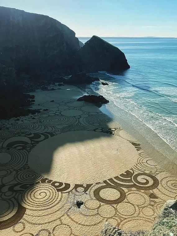Explore Tony Plant’s Tidal Drawings
